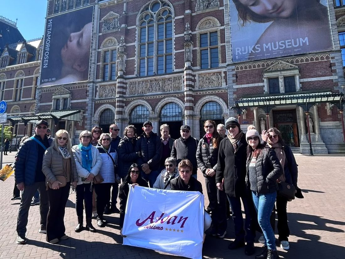 Grupo em frente ao Rijksmuseum, em Amsterdam