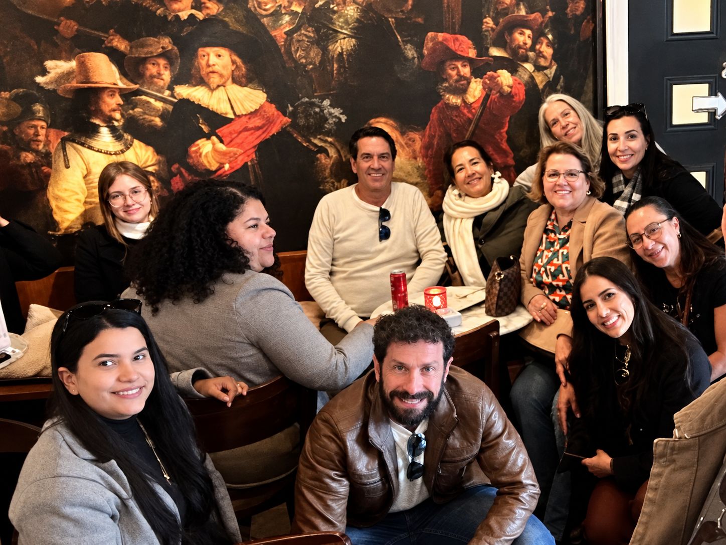 Grupo em experiência cultural em Amsterdam